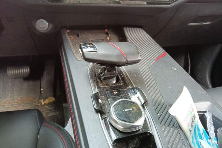 Used CHANGAN OSHAN Z6 2022 Blue Whale 1.5T DCT Smart Edition Gear Lever
