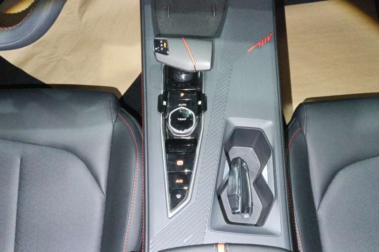 Used CHANGAN OSHAN Z6 2022 Blue Whale 1.5T DCT Smart Edition Gear Lever