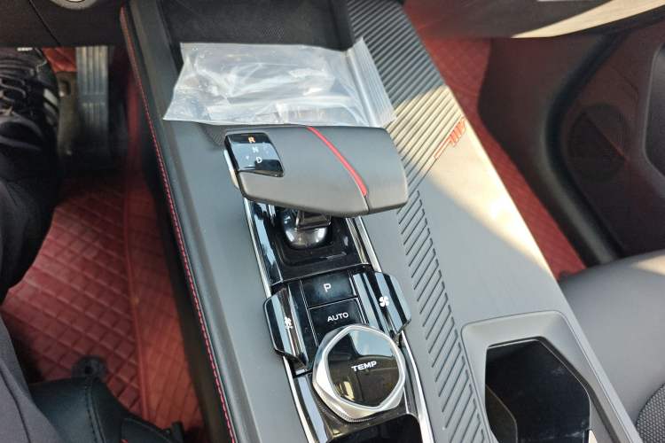Used CHANGAN OSHAN Z6 2022 Blue Whale 1.5T DCT Luxury Model Gear Lever