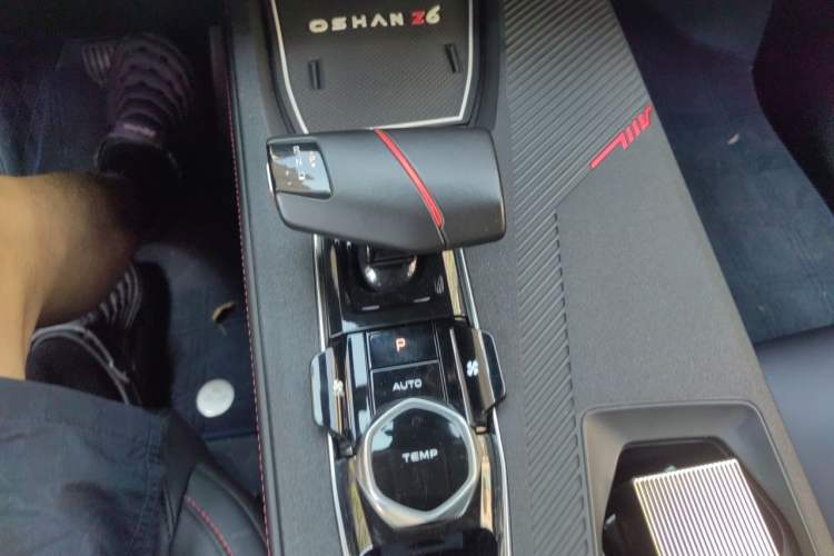 Used CHANGAN OSHAN Z6 2022 Blue Whale 1.5T DCT Smart Edition Gear Lever