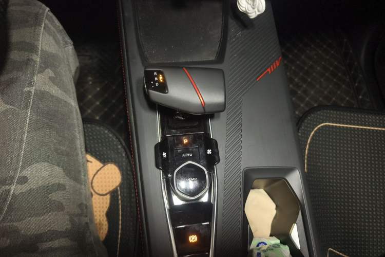 Used CHANGAN OSHAN Z6 2022 Blue Whale 1.5T DCT Luxury Model Gear Lever