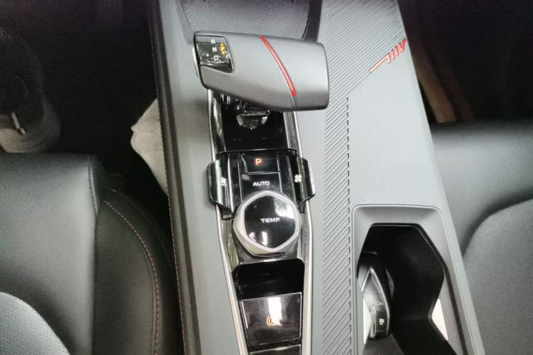 Used CHANGAN OSHAN Z6 2022 Blue Whale 1.5T DCT Smart Edition Urban Version Gear Lever