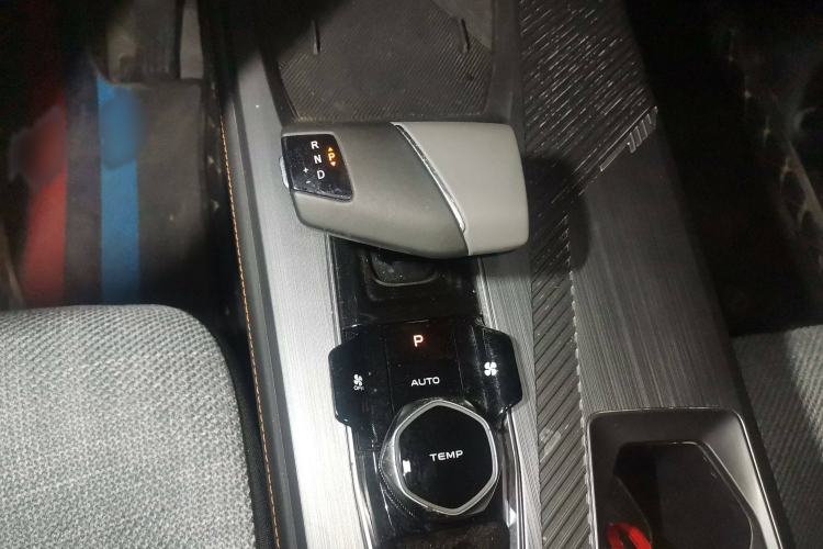 Used CHANGAN OSHAN Z6 2022 Blue Whale 1.5T DCT Smart Edition Urban Version Gear Lever