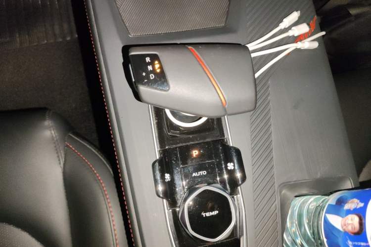 Used CHANGAN OSHAN Z6 2022 Blue Whale 1.5T DCT Smart Edition Gear Lever