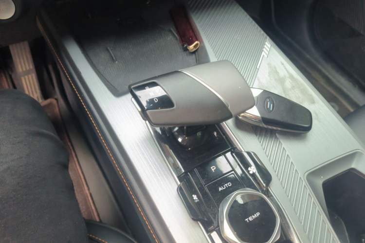Used CHANGAN OSHAN Z6 2022 Blue Whale 1.5T DCT Smart Edition Gear Lever