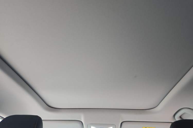 Used CHANGAN OSHAN Z6 2022 Blue Whale 1.5T DCT Luxury Model Headliner
