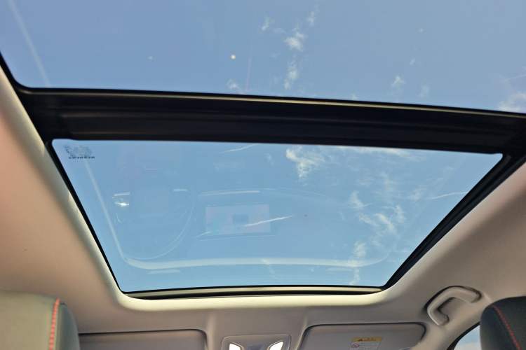 Used CHANGAN OSHAN Z6 2022 Blue Whale 1.5T DCT Luxury Model Headliner
