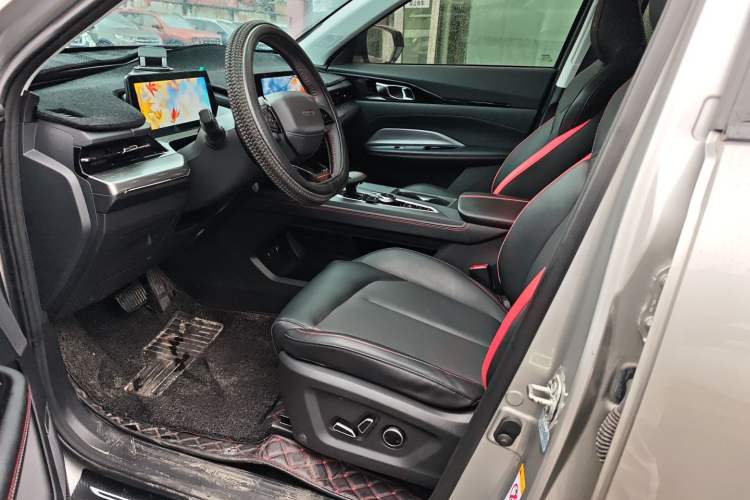 Used CHANGAN OSHAN Z6 2022 Blue Whale 1.5T DCT Smart Edition Interior 2