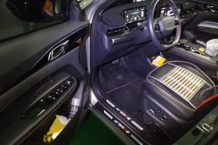 Used CHANGAN OSHAN Z6 2022 Blue Whale 1.5T DCT Smart Edition Interior 3