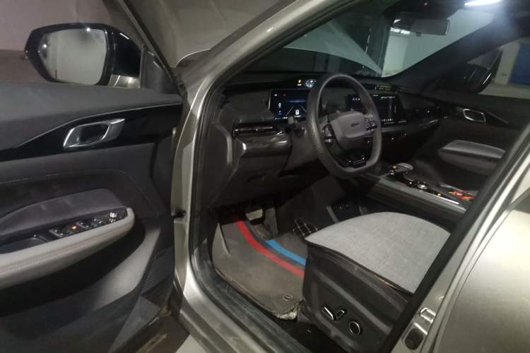 Used CHANGAN OSHAN Z6 2022 Blue Whale 1.5T DCT Smart Edition Urban Version Interior 3