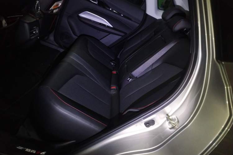 Used CHANGAN OSHAN Z6 2022 Blue Whale 1.5T DCT Smart Edition Interior 4