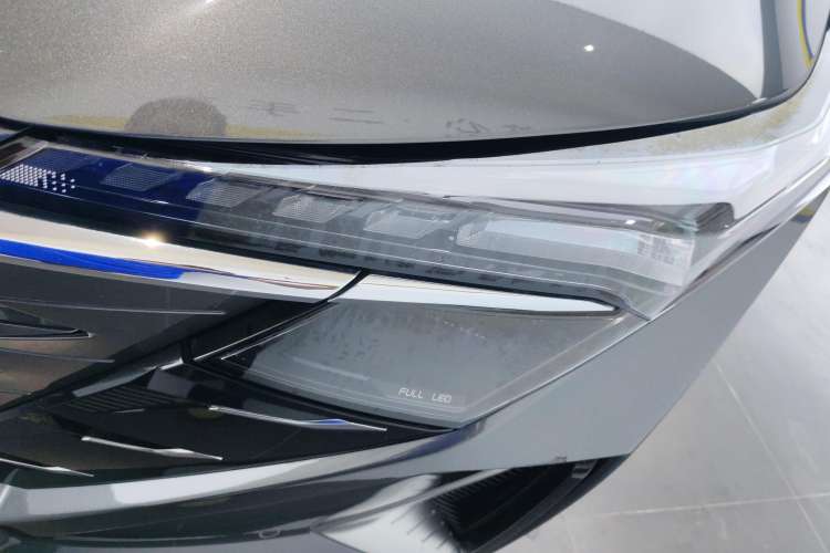 Used CHANGAN OSHAN Z6 2022 Blue Whale 1.5T DCT Smart Edition Left Front Headlight