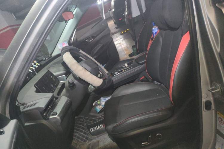 Used CHANGAN OSHAN Z6 2022 Blue Whale 1.5T DCT Smart Navigation Model Left Front Seat