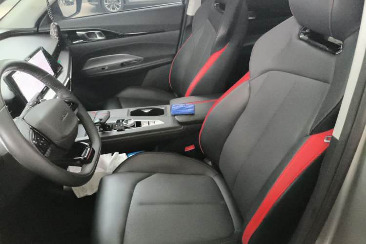 Used CHANGAN OSHAN Z6 2022 Blue Whale 1.5T DCT Smart Edition Urban Version Left Front Seat