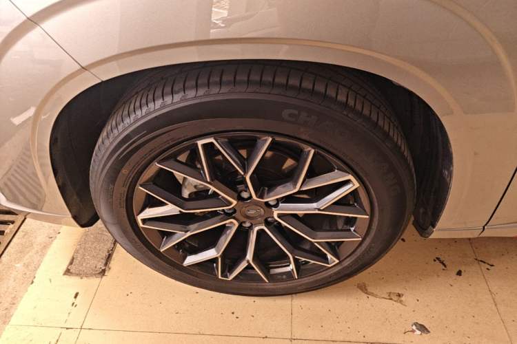 Used CHANGAN OSHAN Z6 2022 Blue Whale 1.5T DCT Smart Edition Urban Version Left Front Wheel Hub