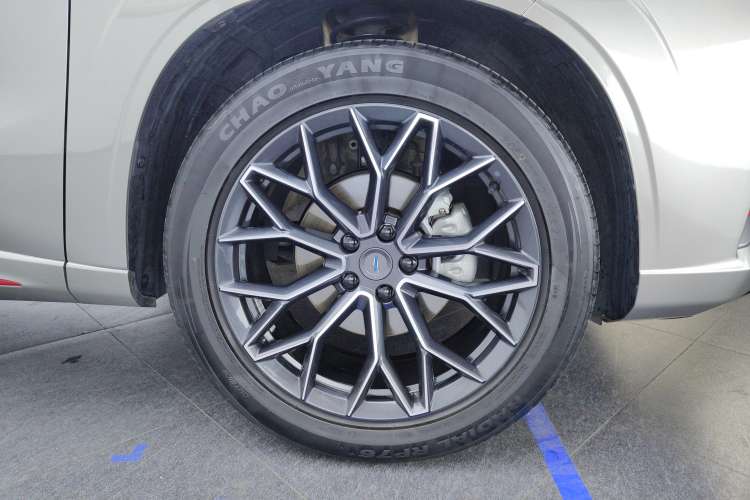 Used CHANGAN OSHAN Z6 2022 Blue Whale 1.5T DCT Smart Edition Urban Version Left Front Wheel Hub