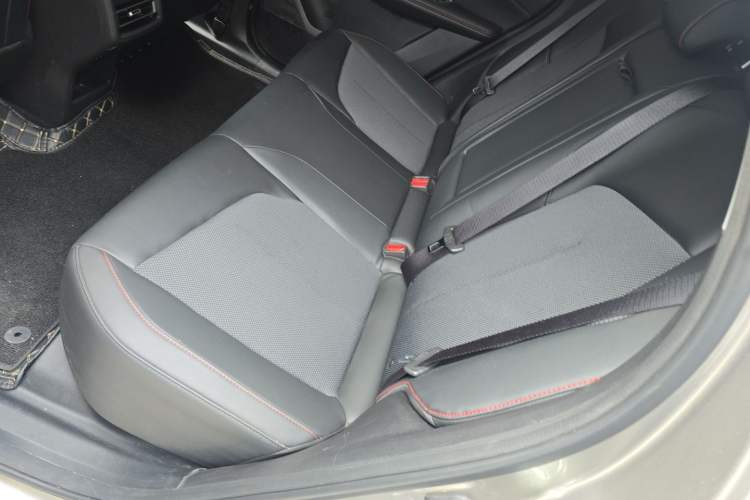 Used CHANGAN OSHAN Z6 2022 Blue Whale 1.5T DCT Luxury Model Left Rear Seat