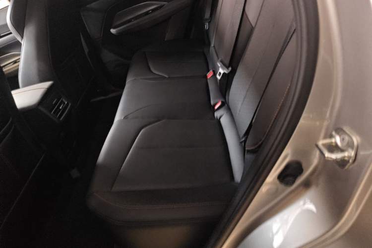 Used CHANGAN OSHAN Z6 2022 Blue Whale 1.5T DCT Smart Edition Urban Version Left Rear Seat