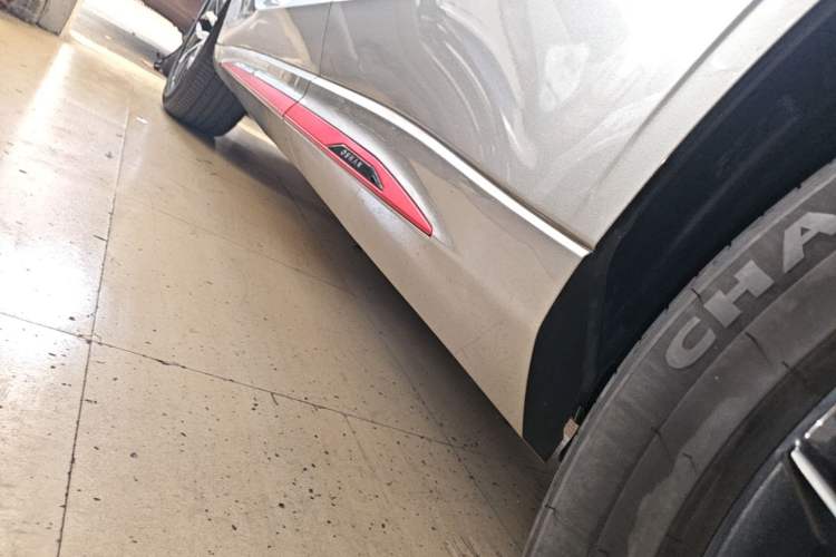 Used CHANGAN OSHAN Z6 2022 Blue Whale 1.5T DCT Smart Edition Urban Version Left Side Sill