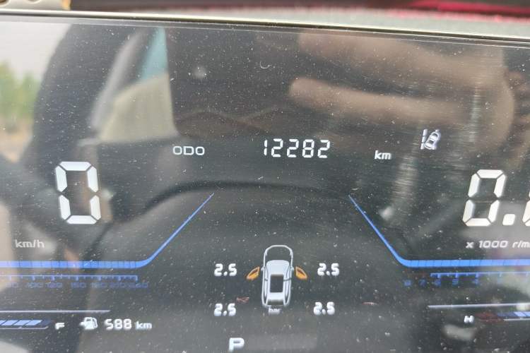 Used CHANGAN OSHAN Z6 2022 Blue Whale 1.5T DCT Luxury Model Odometer Close Up