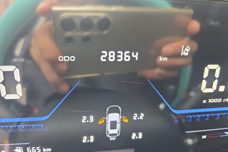 Used CHANGAN OSHAN Z6 2022 Blue Whale 1.5T DCT Luxury Model Odometer Close Up