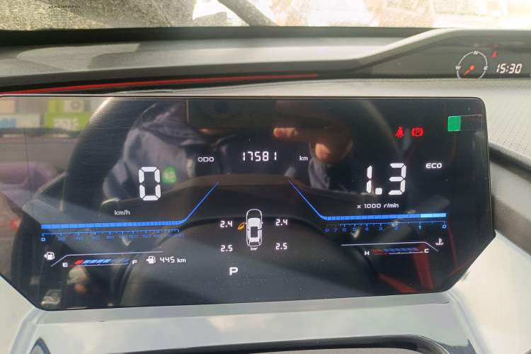 Used CHANGAN OSHAN Z6 2022 Blue Whale 1.5T DCT Luxury Model Odometer Close Up