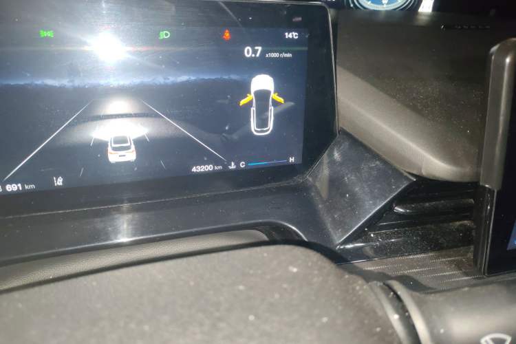Used CHANGAN OSHAN Z6 2022 Blue Whale 1.5T DCT Smart Edition Urban Version Odometer Close Up