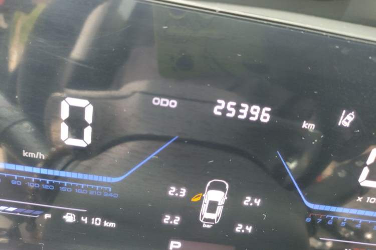 Used CHANGAN OSHAN Z6 2022 Blue Whale 1.5T DCT Luxury Model Odometer Close Up