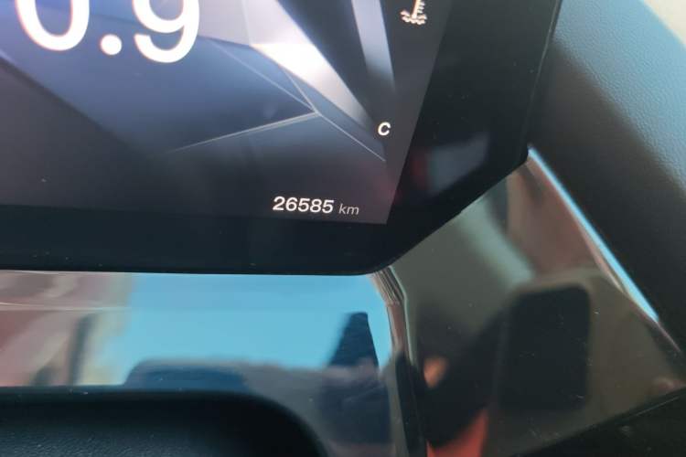 Used CHANGAN OSHAN Z6 2022 Blue Whale 1.5T DCT Smart Navigation Model Odometer Close Up