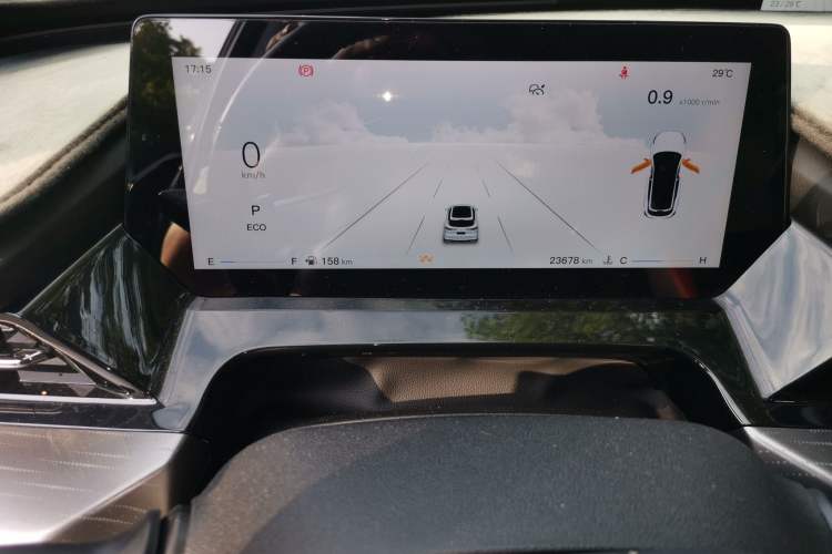 Used CHANGAN OSHAN Z6 2022 Blue Whale 1.5T DCT Smart Edition Odometer Close Up