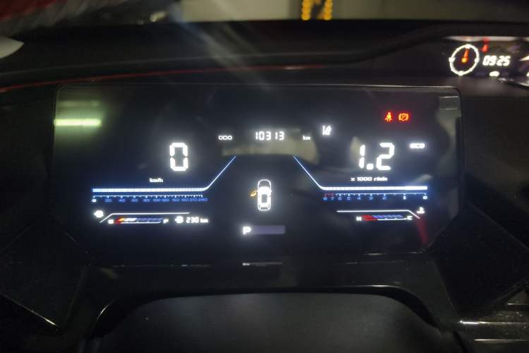 Used CHANGAN OSHAN Z6 2022 Blue Whale 1.5T DCT Luxury Model Odometer Close Up