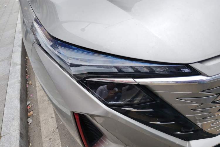 Used CHANGAN OSHAN Z6 2022 Blue Whale 1.5T DCT Smart Edition Right Front Headlight