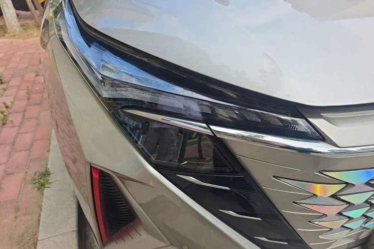 Used CHANGAN OSHAN Z6 2022 Blue Whale 1.5T DCT Luxury Model Right Front Headlight