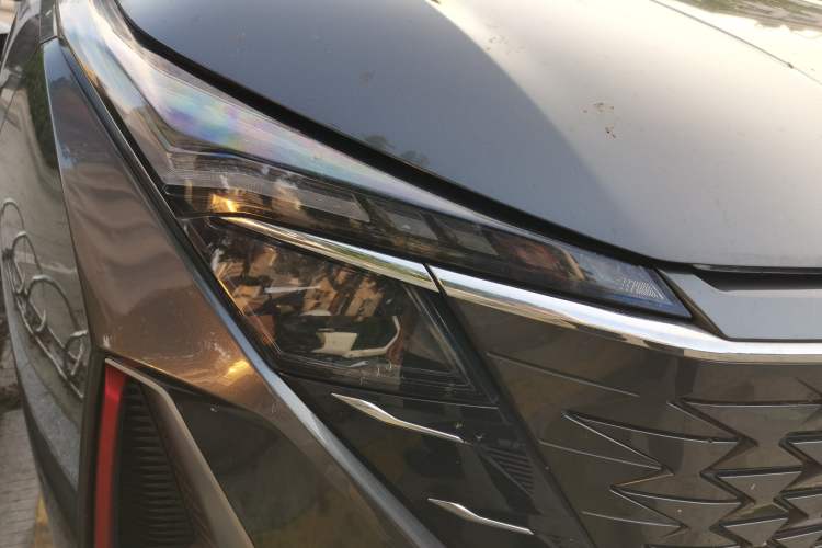 Used CHANGAN OSHAN Z6 2022 Blue Whale 1.5T DCT Smart Edition Right Front Headlight