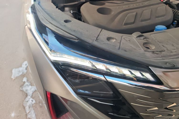 Used CHANGAN OSHAN Z6 2022 Blue Whale 1.5T DCT Smart Navigation Model Right Front Headlight