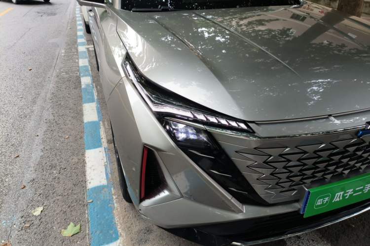 Used CHANGAN OSHAN Z6 2022 Blue Whale 1.5T DCT Smart Edition Urban Version Right Front Headlight
