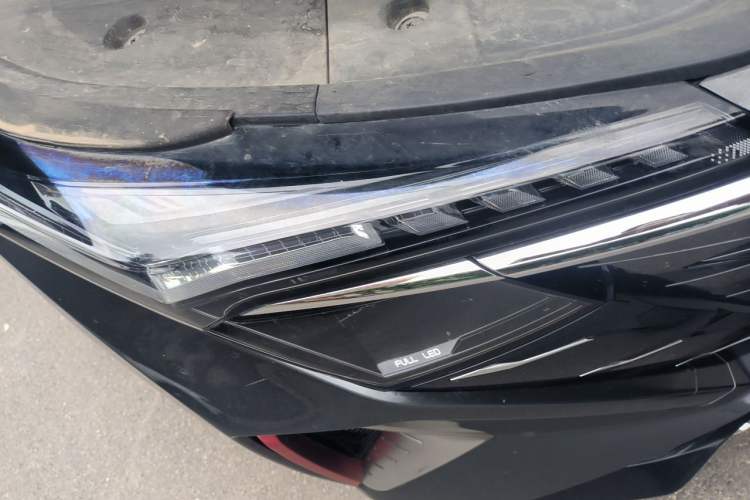 Used CHANGAN OSHAN Z6 2022 Blue Whale 1.5T DCT Smart Edition Right Front Headlight