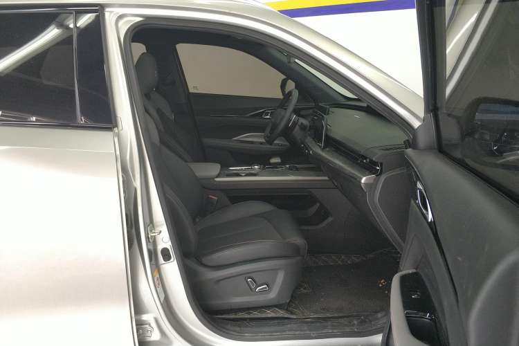 Used CHANGAN OSHAN Z6 2022 Blue Whale 1.5T DCT Smart Edition Urban Version Right Front Seat