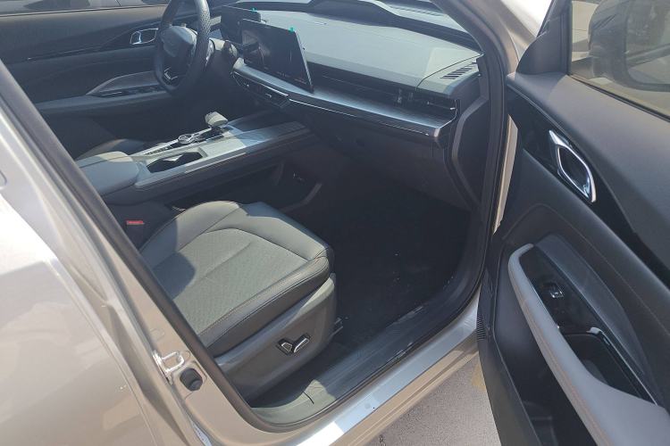 Used CHANGAN OSHAN Z6 2022 Blue Whale 1.5T DCT Smart Edition Urban Version Right Front Seat