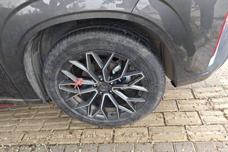 Used CHANGAN OSHAN Z6 2022 Blue Whale 1.5T DCT Smart Edition Right Front Wheel Hub