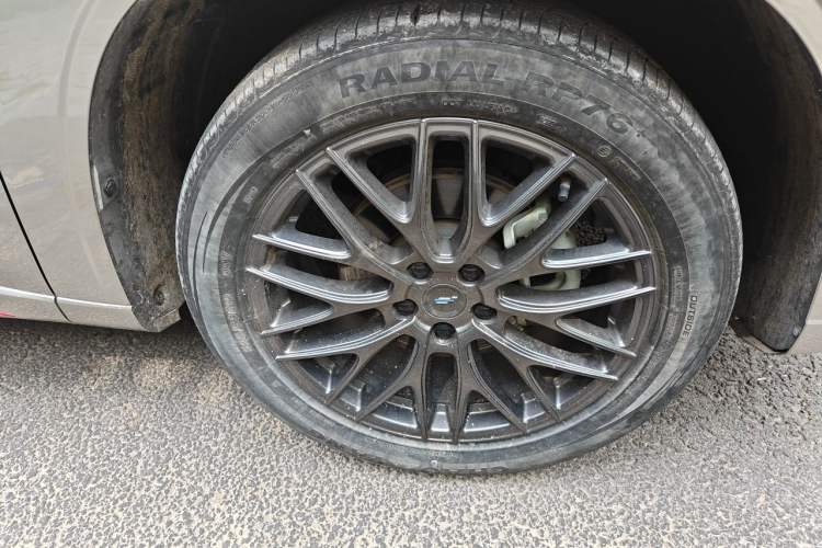 Used CHANGAN OSHAN Z6 2022 Blue Whale 1.5T DCT Luxury Model Right Front Wheel Hub