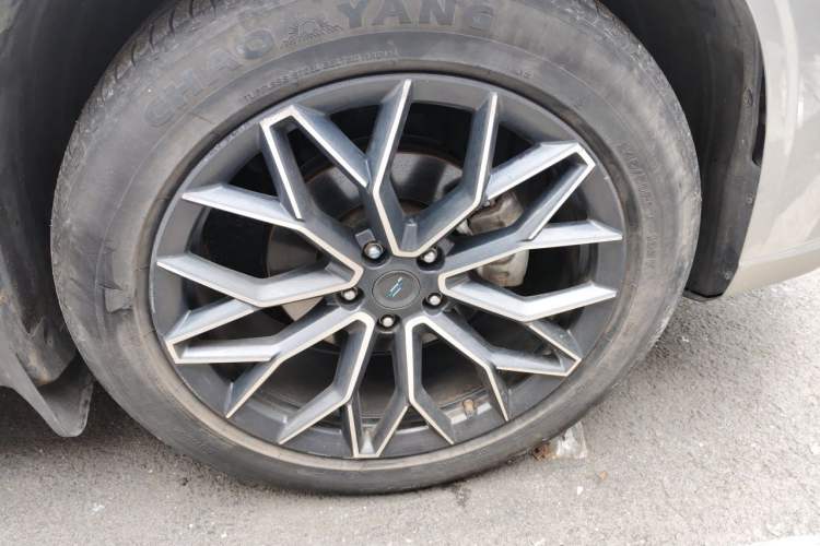 Used CHANGAN OSHAN Z6 2022 Blue Whale 1.5T DCT Smart Edition Right Front Wheel Hub