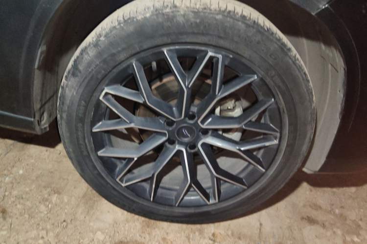 Used CHANGAN OSHAN Z6 2022 Blue Whale 1.5T DCT Smart Edition Urban Version Right Front Wheel Hub