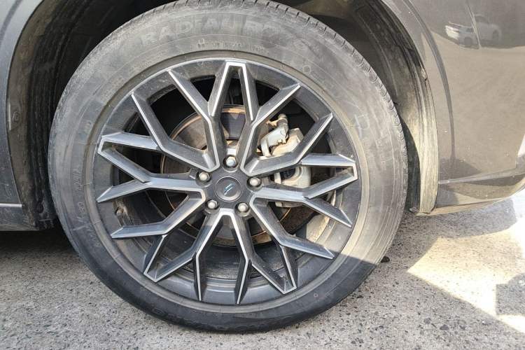 Used CHANGAN OSHAN Z6 2022 Blue Whale 1.5T DCT Smart Edition Right Front Wheel Hub