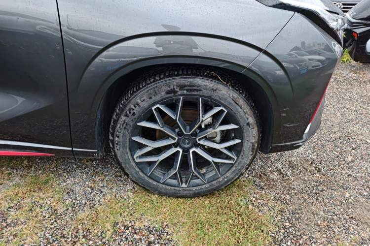 Used CHANGAN OSHAN Z6 2022 Blue Whale 1.5T DCT Smart Edition Right Front Wheel Hub