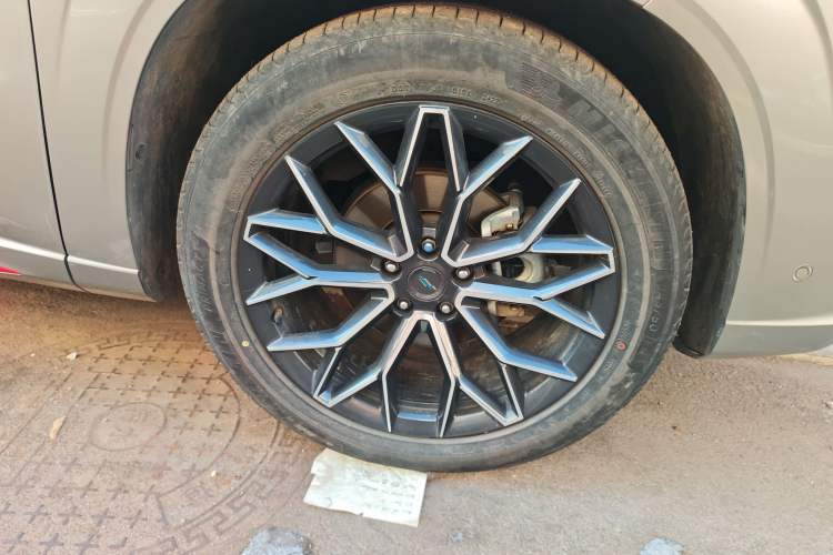 Used CHANGAN OSHAN Z6 2022 Blue Whale 1.5T DCT Smart Navigation Model Right Front Wheel Hub