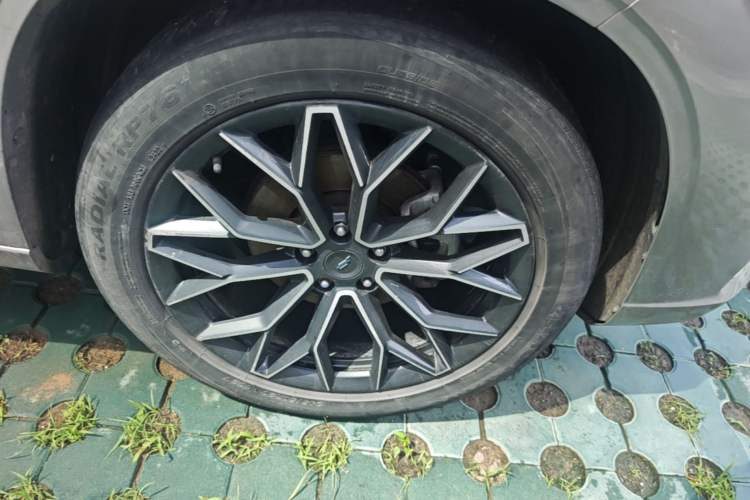 Used CHANGAN OSHAN Z6 2022 Blue Whale 1.5T DCT Smart Edition Right Front Wheel Hub