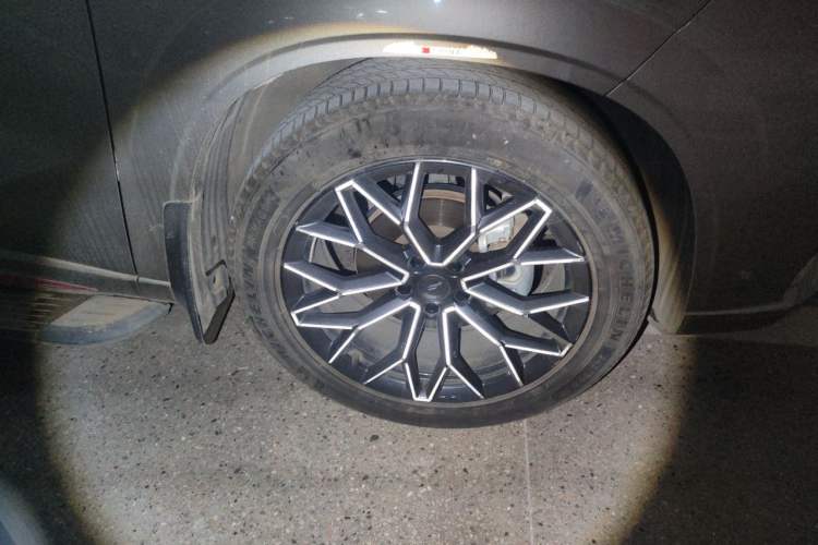 Used CHANGAN OSHAN Z6 2022 Blue Whale 1.5T DCT Smart Navigation Model Right Front Wheel Hub