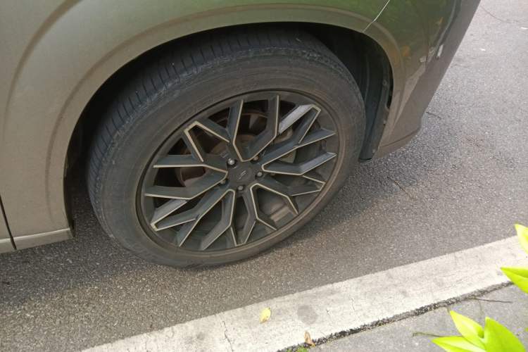 Used CHANGAN OSHAN Z6 2022 Blue Whale 1.5T DCT Smart Edition Right Front Wheel Hub