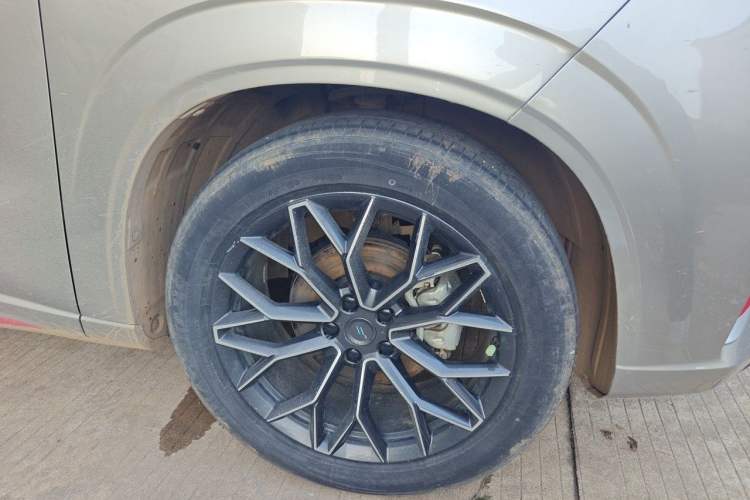 Used CHANGAN OSHAN Z6 2022 Blue Whale 1.5T DCT Smart Edition Right Front Wheel Hub